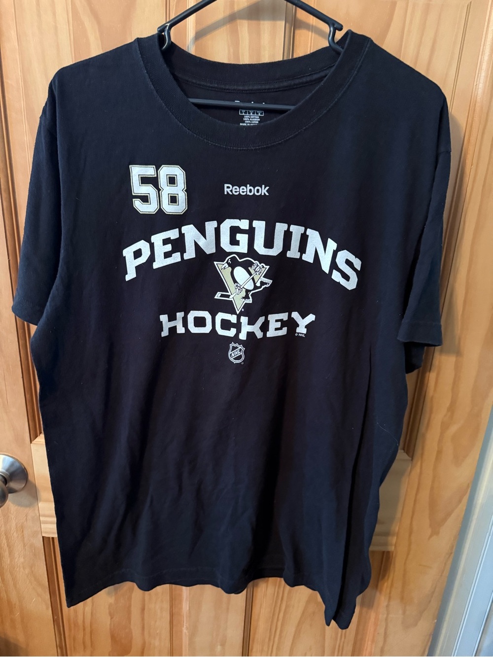 Like New, Men’s Size Large Pittsburgh Penguins Chris Letang T-Shirt Jersey